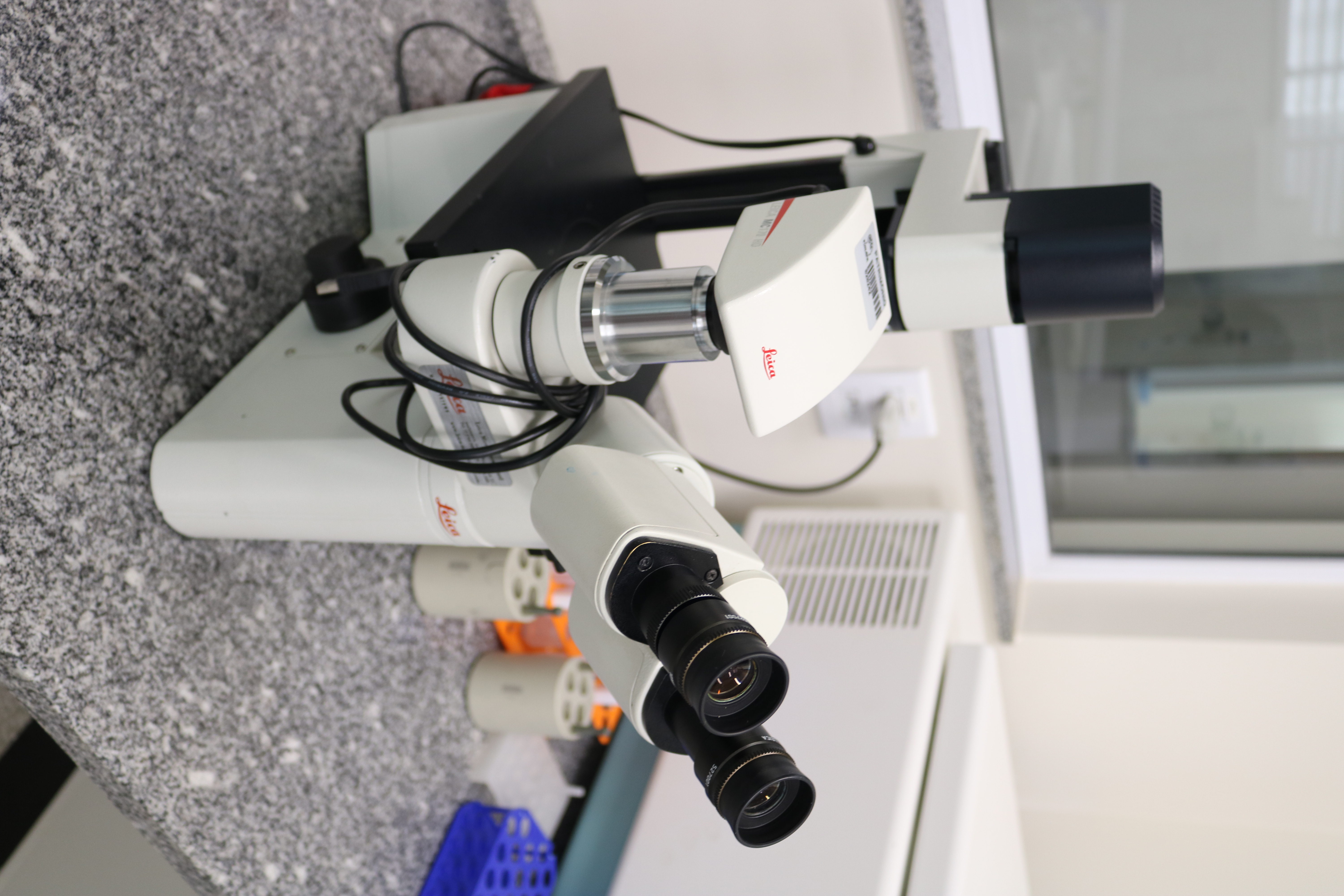 Microsc__pio_Invertido_-_Marca_Leica_-_Modelo_DMIL.jpg
