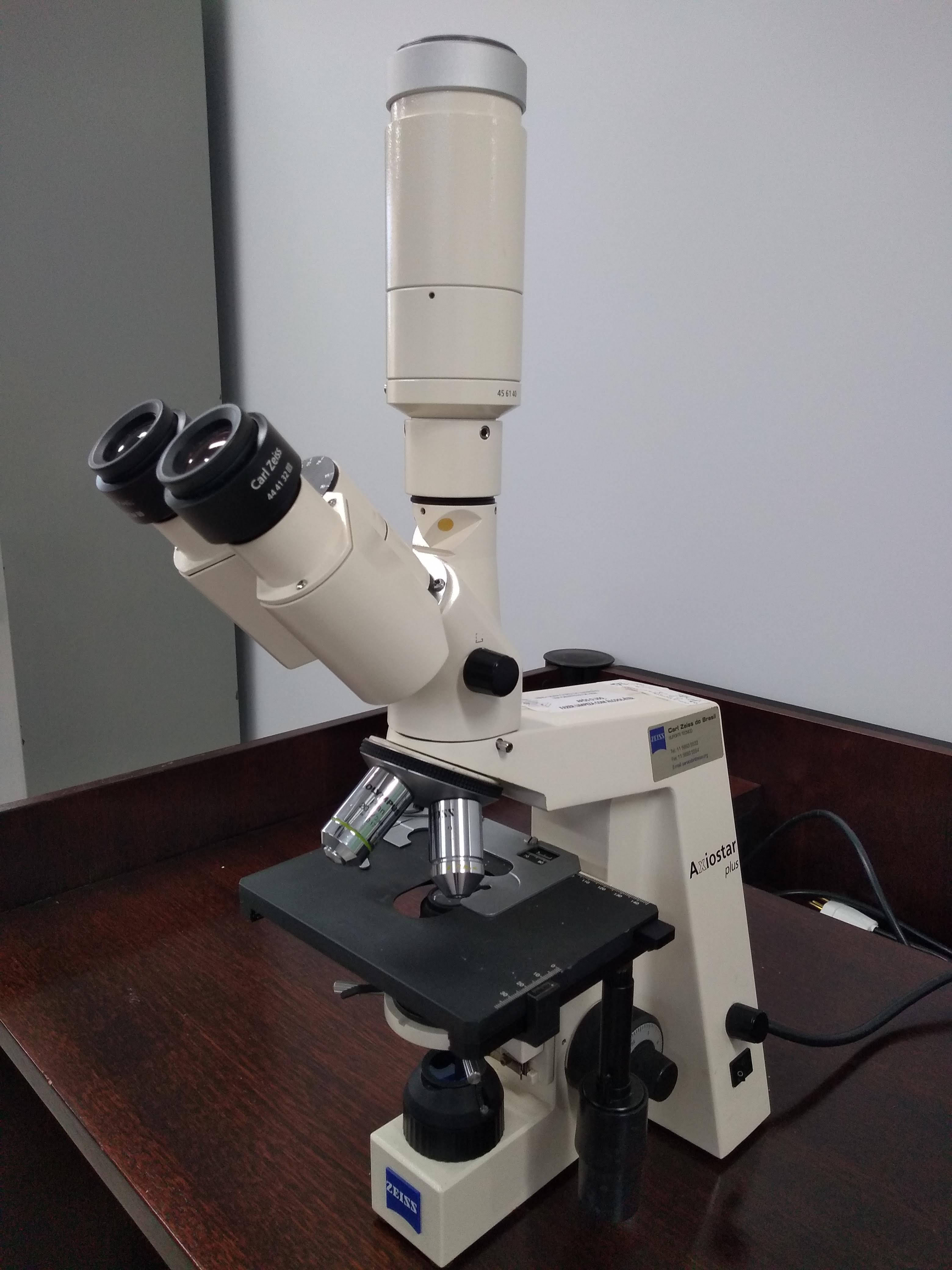 Microsc__pio_Zeiss___Axiostar_Plus.jpg