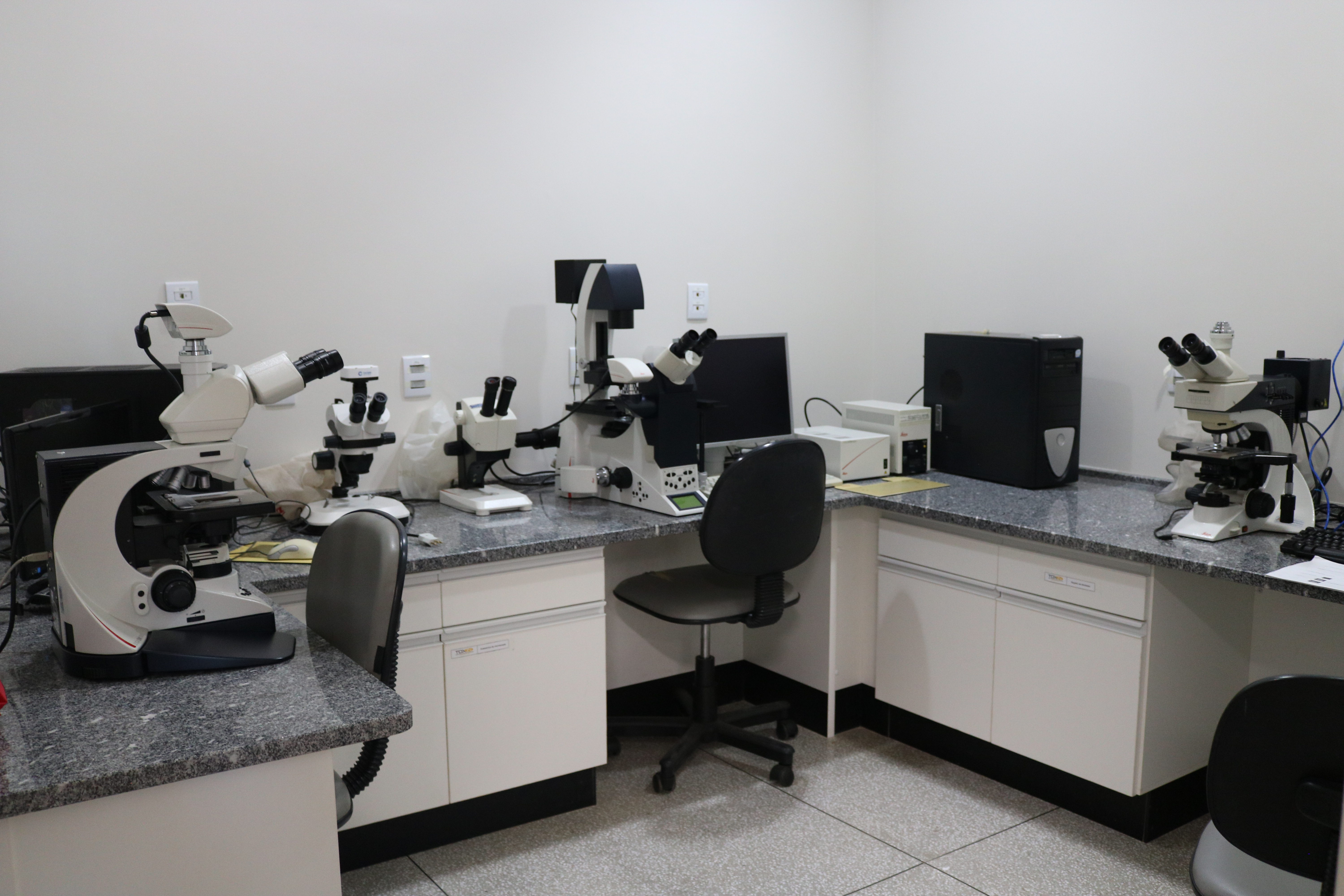 Sala_de_microscopia___ptica.jpg